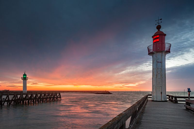 маяк, море, закат, пирс, небо, прилив, красный, зеленый *Зеленый и Красный*photo preview