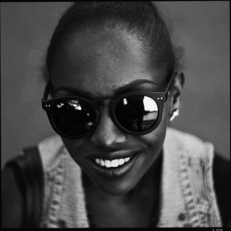 Портрет Вики на мосту с крестиком.photo preview