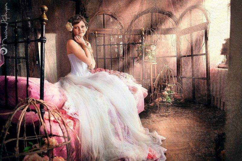 Девушка, Комната, Розы, Свет, Сказка ***photo preview