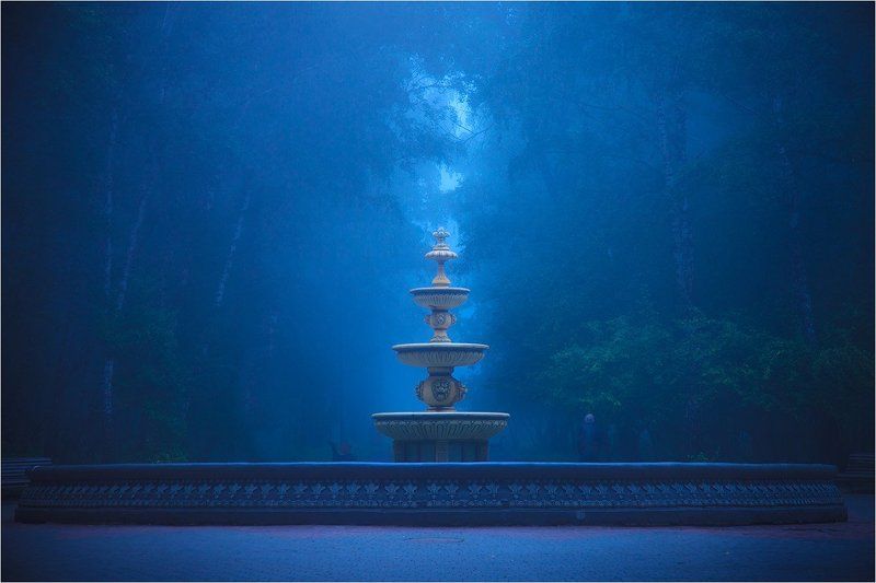 Фонтан в старом пркеphoto preview