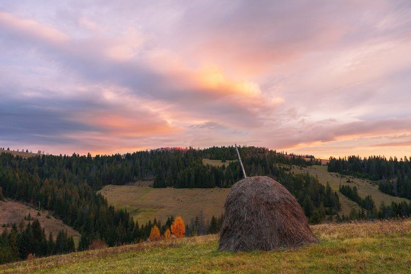 Карпаты Горы Рассвет Стог Осень НЕБЕСНЫЕ ВОЛНЫ.photo preview