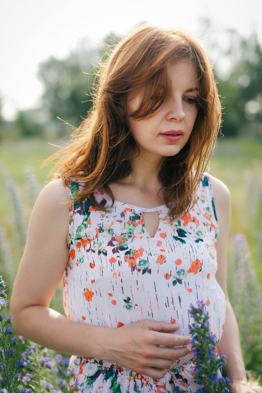 лето; девушка; природа; поле; цветы; солнце; Ветренный июньphoto preview