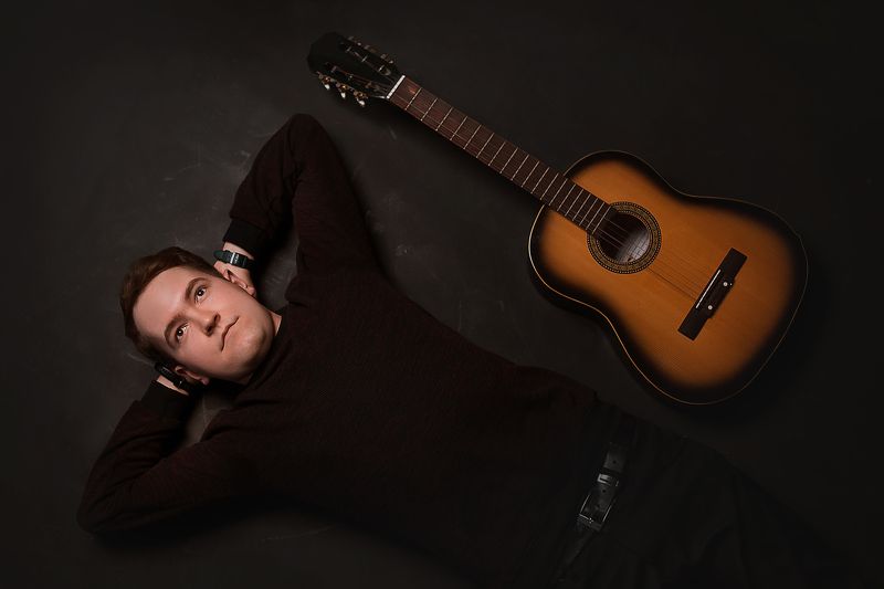 гитара мужчина photo preview