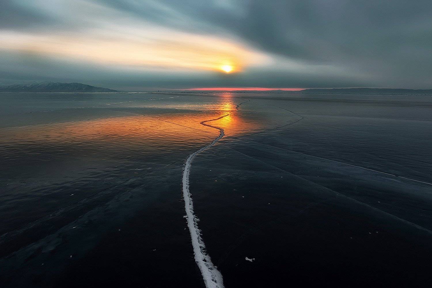 Дорога к солнцу. Автор: Алексей Закиров Байкал, рассвет, зима, лёд, Россия, Алексей Закиров