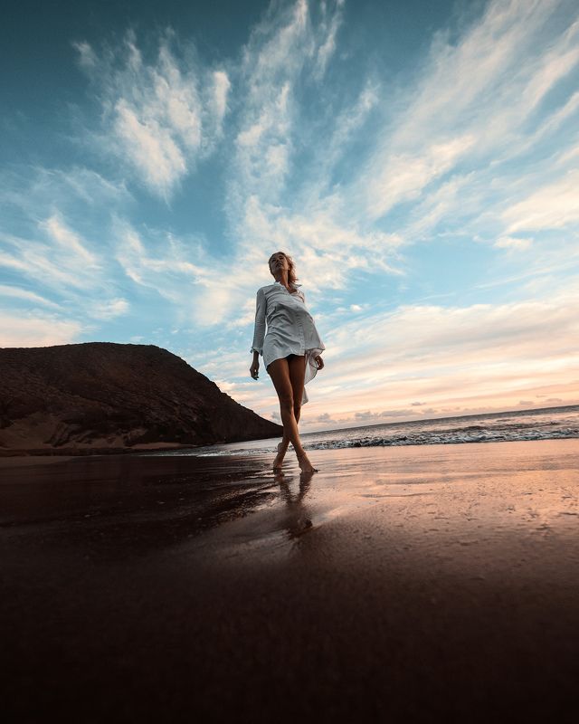 Портрет, portrait, People, Eyes, Girl, lady, жанр, Mood, soul, девушка, nature, film, фотография, mountains, photo, island, beach Blue and Redphoto preview