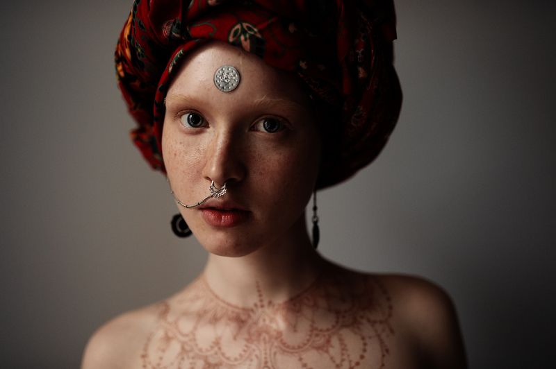 portrait  Albino Indian Girlphoto preview