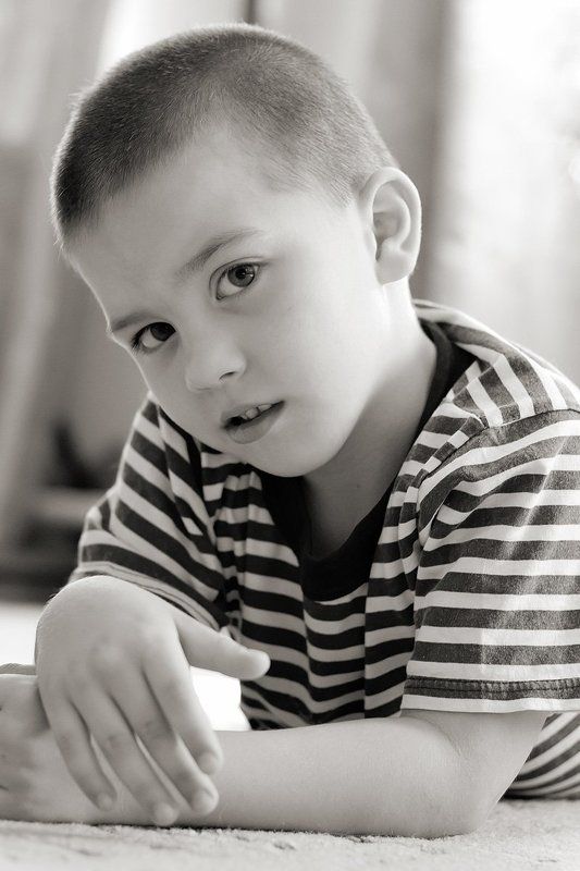 Серьезный портрет не серьезного человекаphoto preview