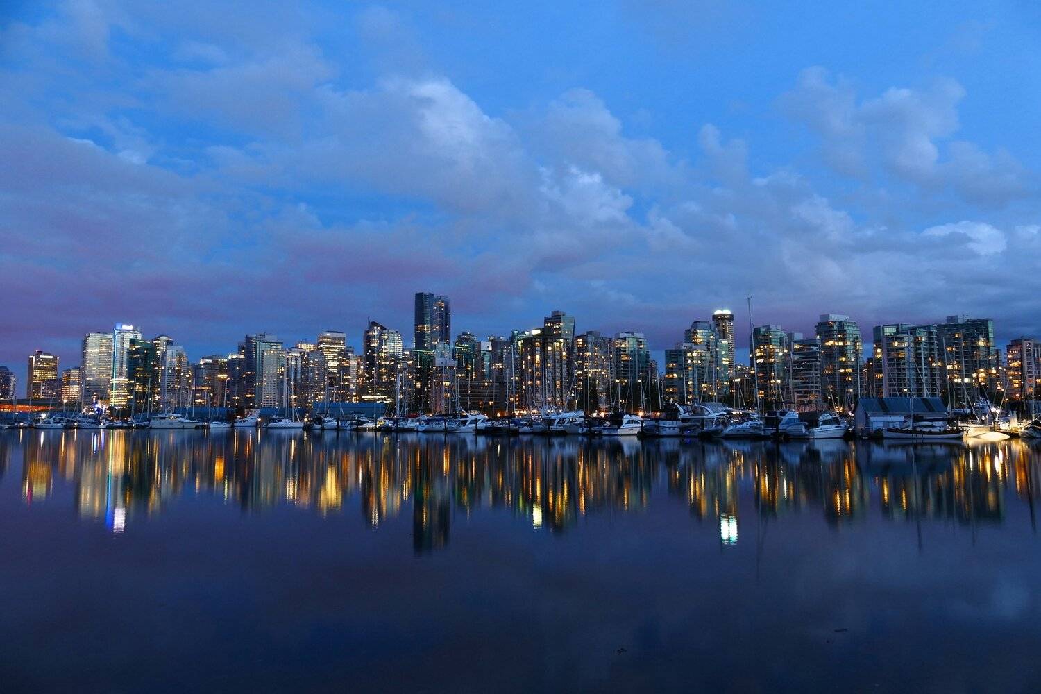 Синий час. Автор: Svetlana Povarova Ree city/architecture, night, canada, vancouver, reflection, skyscrapers, light, colors, travel, clouds, blue, hour, water, sky, cityscape, Svetlana Povarova Ree