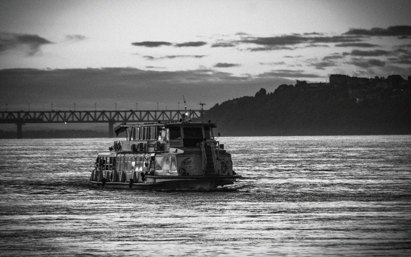 амур, хабаровск, вода, река, теплоход, чб пересекая Амурphoto preview