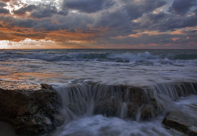 Однады вечером. Средиземное море .photo preview