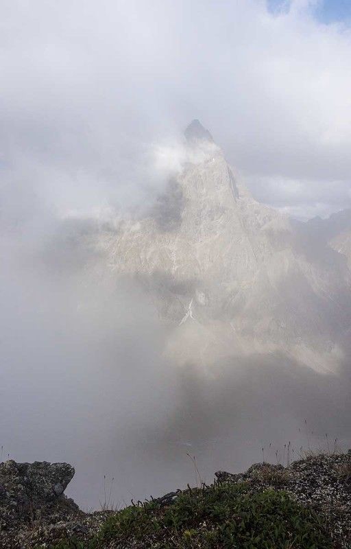 словно призрак из тумана ...photo preview