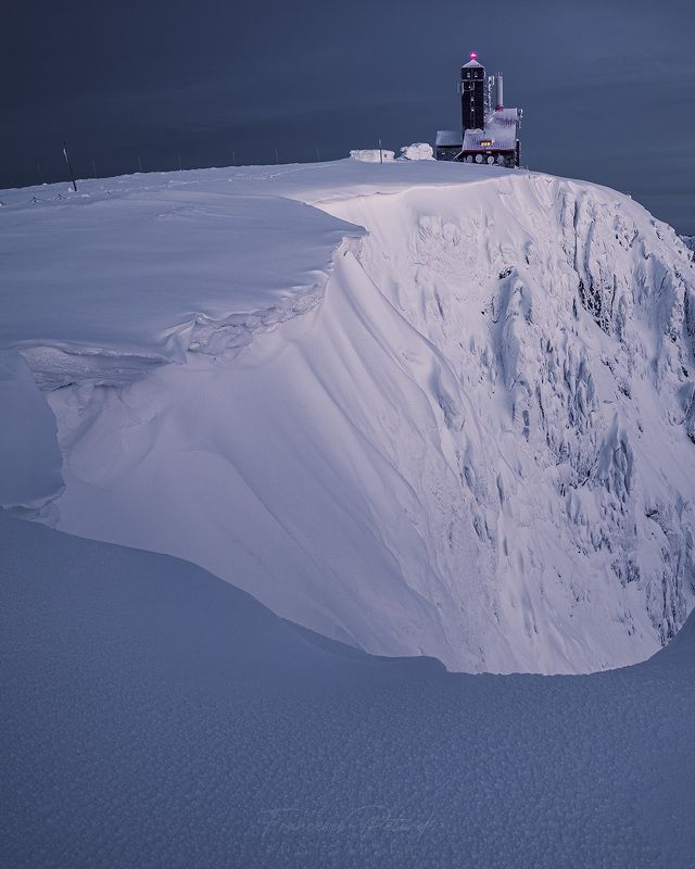 #bluehour #karkonosze #beforesunrise #sunrise #polishmountains Snowy peak-holes in Karkonosze Mountains, Polandphoto preview