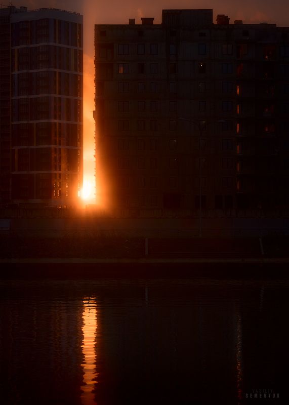 город, новостройки, здания, высотки, закат, солнце, свет, режимное время, cityscape, city, building, light, fineart. Портал.photo preview