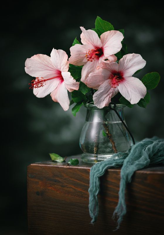 Цветочки на столе Цветочки на столе.photo preview