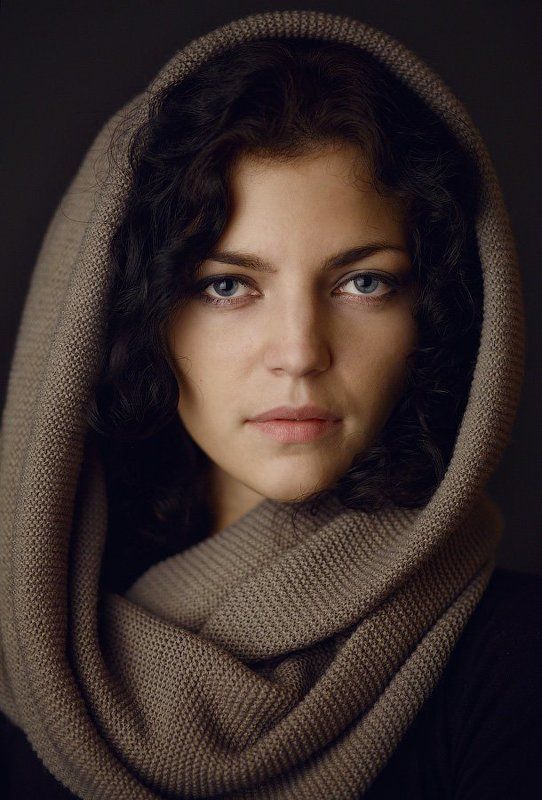 Брюнетка, Девушка, Платок, Шарф Аннаphoto preview