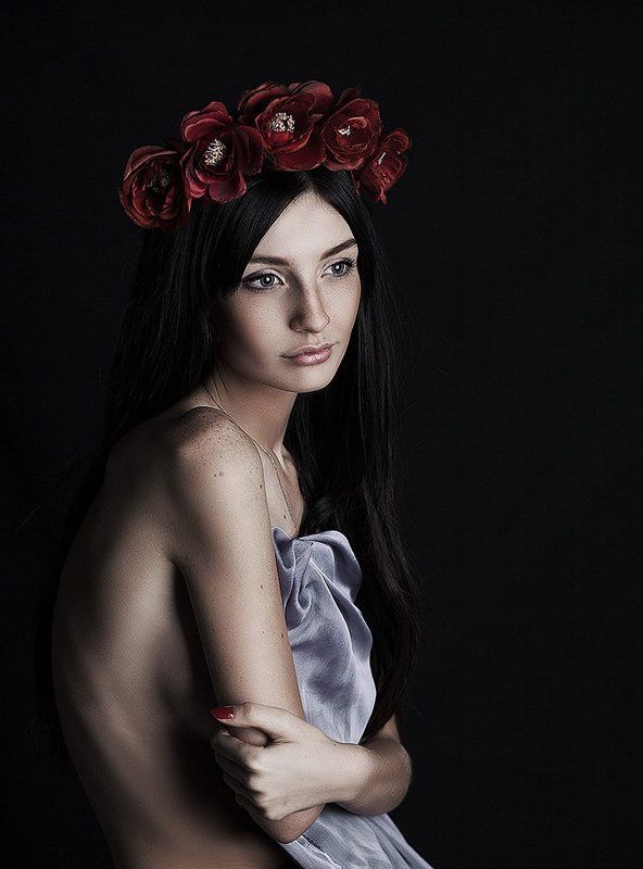 red circlet of flowersphoto preview