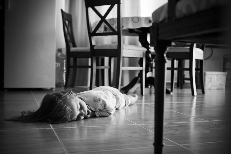 ребенок, репортаж, детская фотосъемка, семейная фотосессия Где устала, там уснула :)photo preview