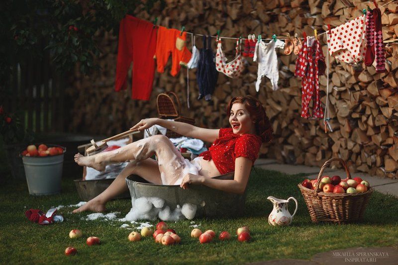 Lady in Redphoto preview