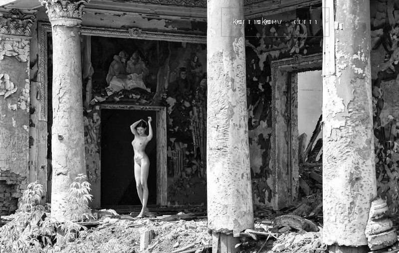 Resting caryatidphoto preview