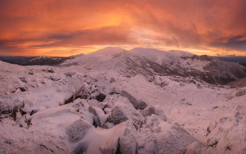 uranus235, nightphotoua, пейзаж, рассвет,  горы, карпаты, черногора, украина, несамовитое, туркул, ребра, гутин-томнатик, шпицы, гомул, кизлы, хребет, облака, дымка, озеро, камни, жереп, сосна, снег, наледь, мороз, путешествие, природа, осень, зима Морозное дыхание Черногорыphoto preview