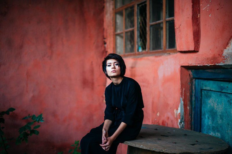 Девушка, Красный луч Красное и черное IIphoto preview