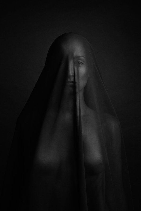 девушка, портрет, студия, ч/б Faded outphoto preview