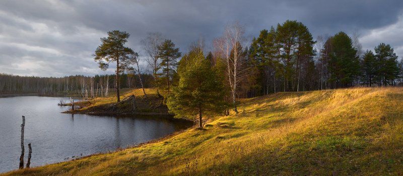 В вечерних лучах с быстро бегущими облакамиphoto preview