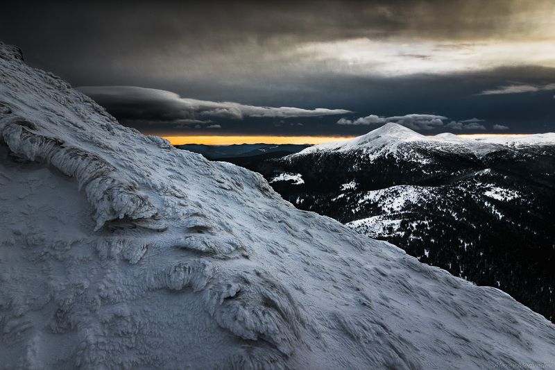 Карпаты, Украина Вечерние склоны Петросаphoto preview