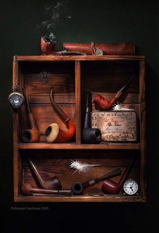 трубки,полка,цилиндр,шляпа С курительными трубкамиphoto preview