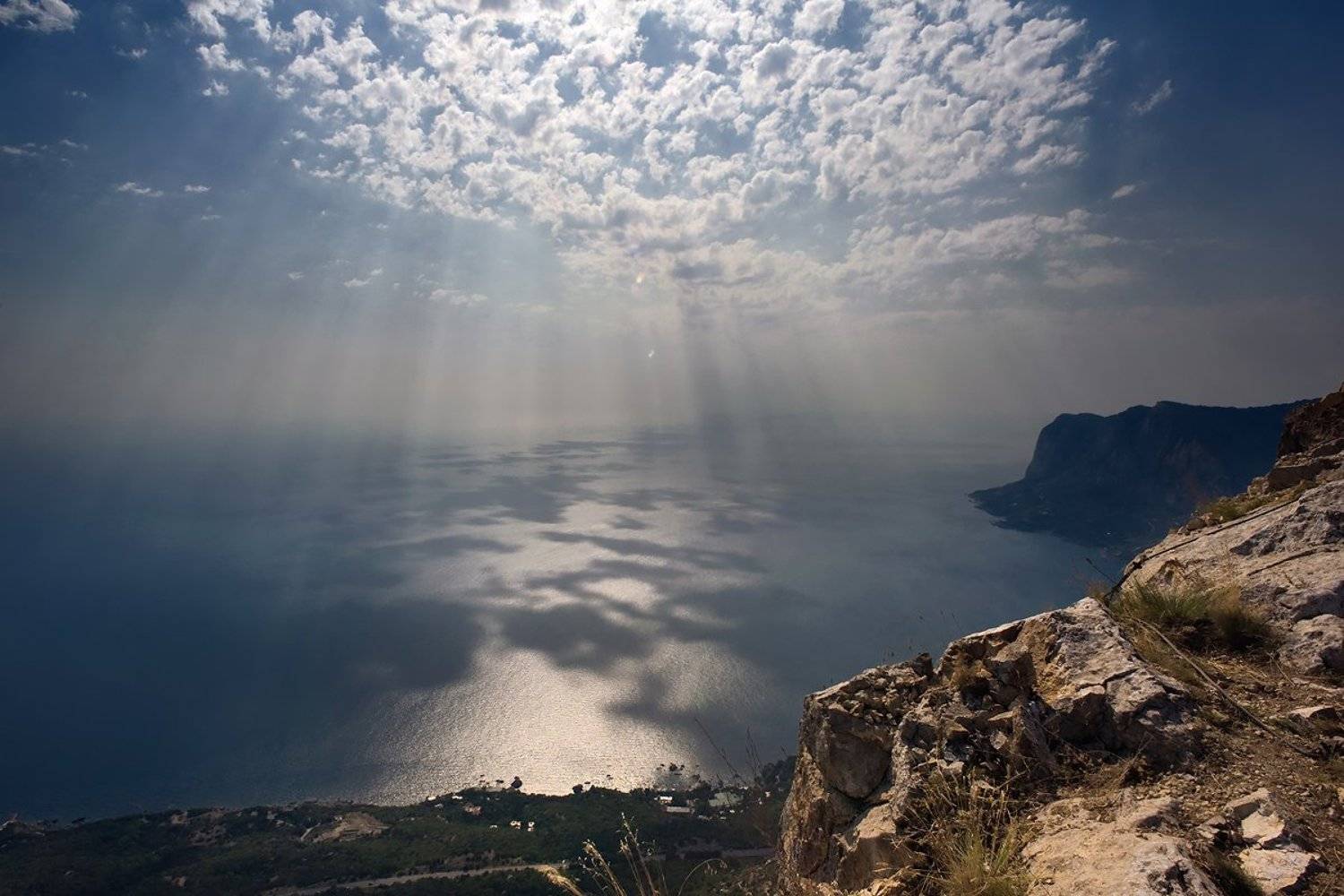 свет, лучи, крым, бухта ласпи, вершина илияс-кая, чёрное море, Валерий Пешков