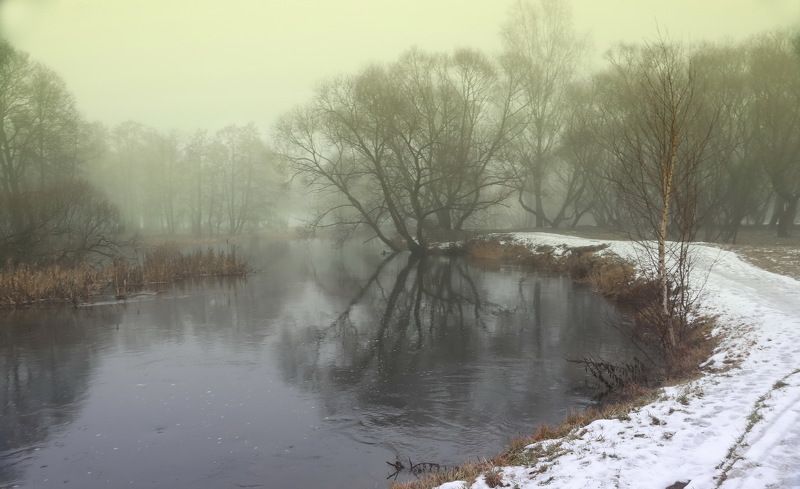 Утро на рекеphoto preview