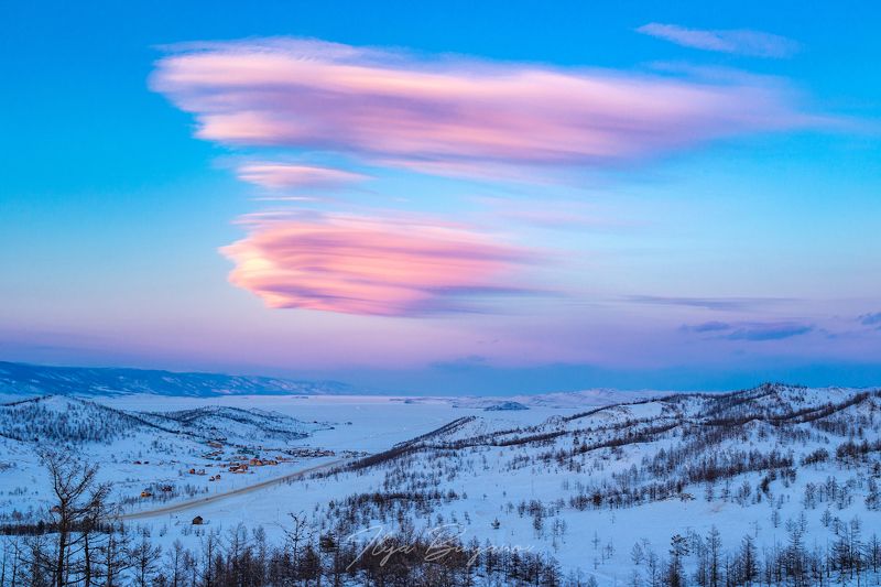 Лентикулярные облака над Байкаломphoto preview