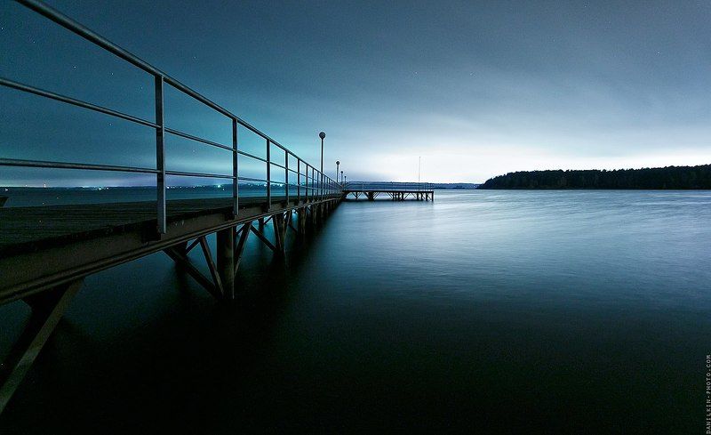 Ночью, над водойphoto preview