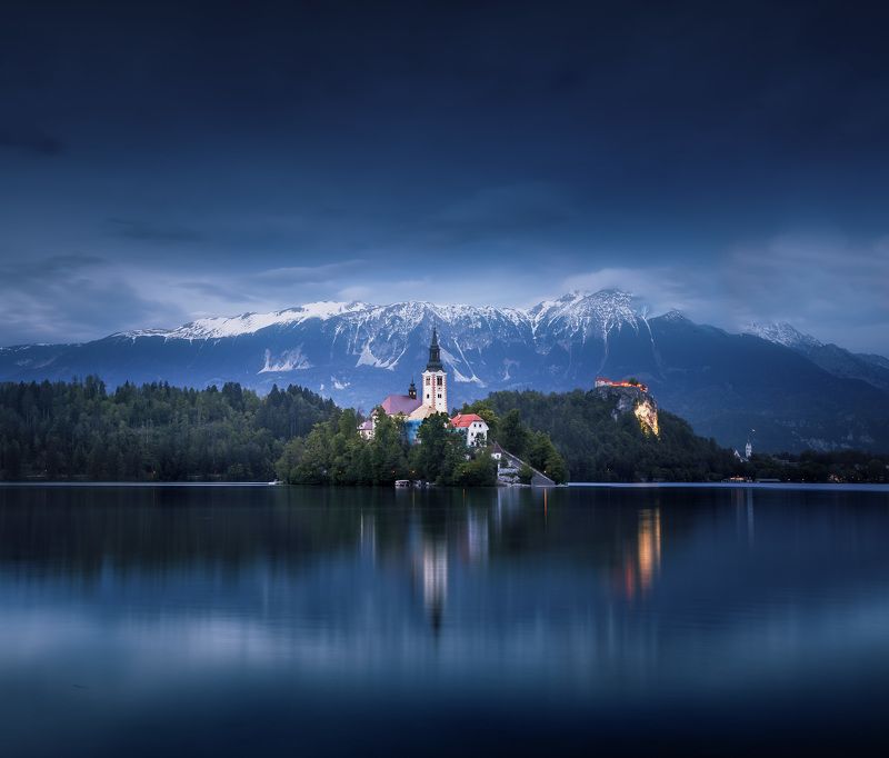 озеро словения синий час горы пейзаж Синий час на озере Блед.photo preview