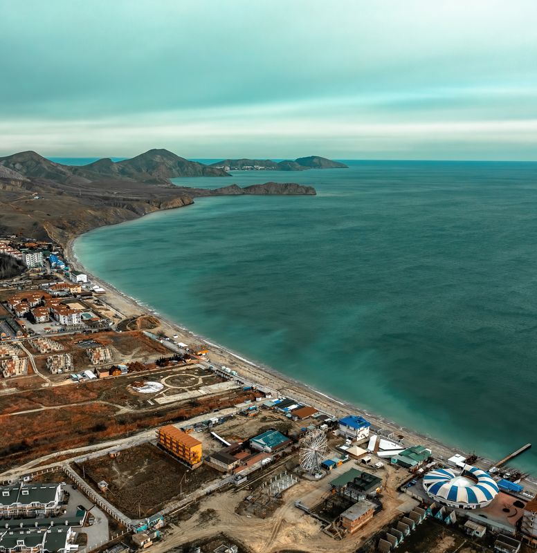 Посёлок Коктебель,на заднем плане мыс Хамелеонphoto preview