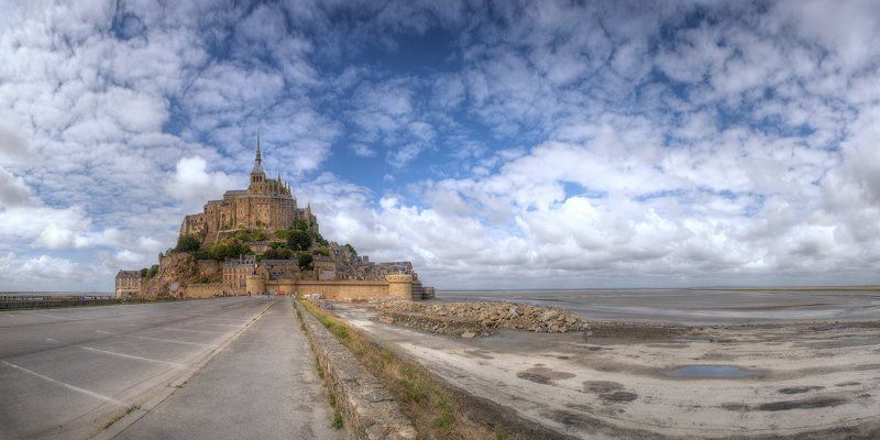 мон-сен-мишель, нормандия, франция В дорожной мантииphoto preview