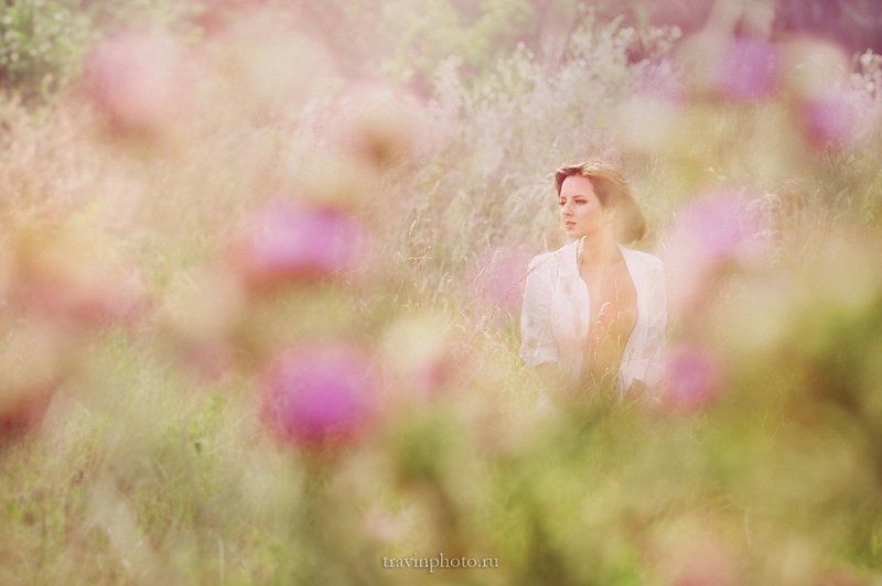 девушка девушка в цветахphoto preview