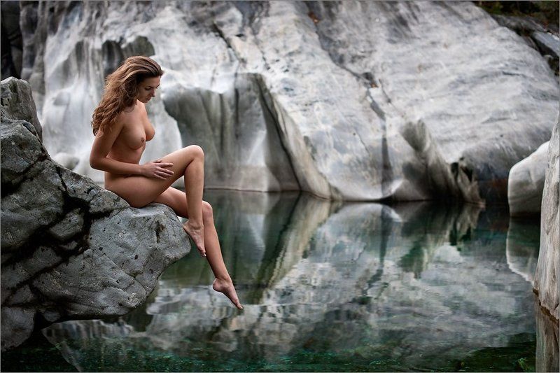 Fine Art Nude Photographyphoto preview