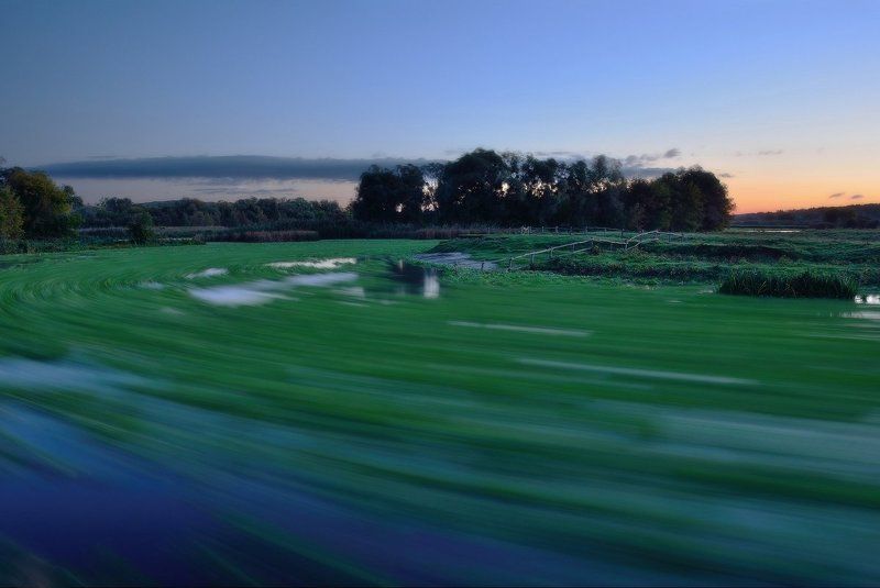 Формула 1 на реке в 5-30 утра.photo preview