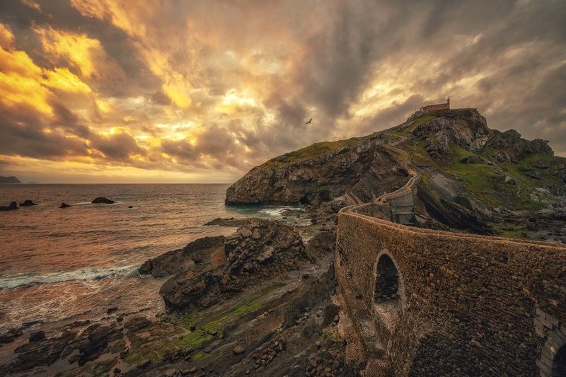 испания, бискайское побережье, бискайский залив, атлантика, океан, скалы На закатеphoto preview