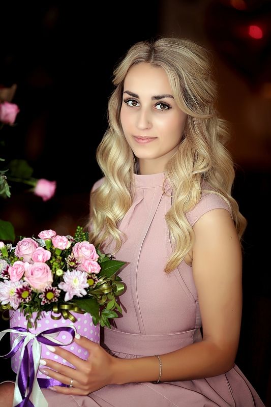 девушка, портрет, woman, girl, park, beautiful, pomoleyko, помолейко, красота, красотка, молодость Девушка с цветамиphoto preview