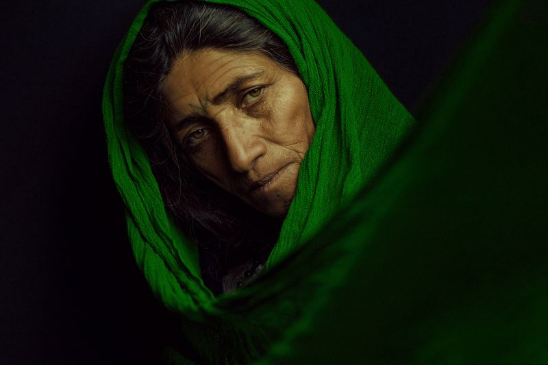 Gypsy womanphoto preview