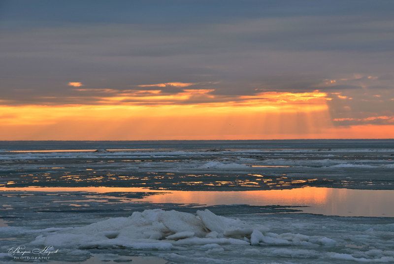 азов, сиваш, закат, вечер, зима, лёд, снег Зима уходитphoto preview