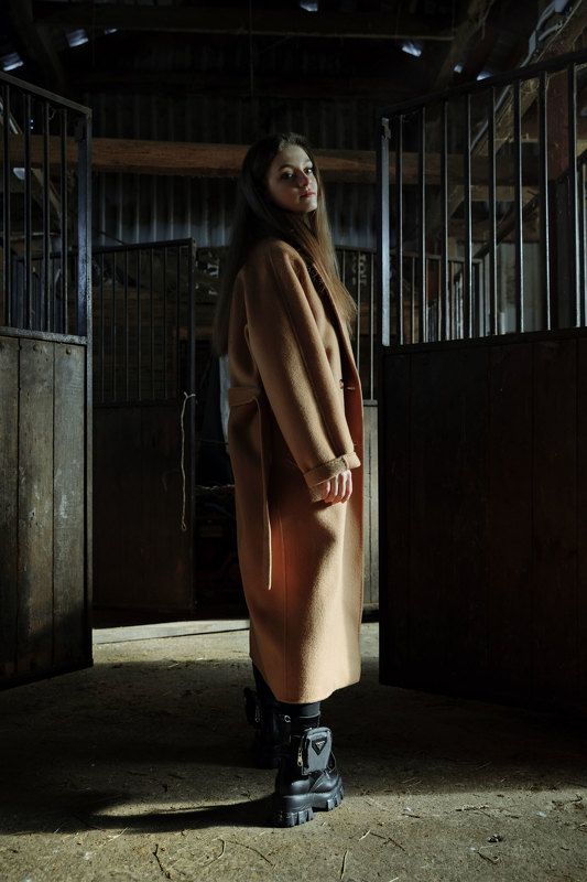 Девушка портрет конюшня лошадь фотопортрет красивая  photo preview