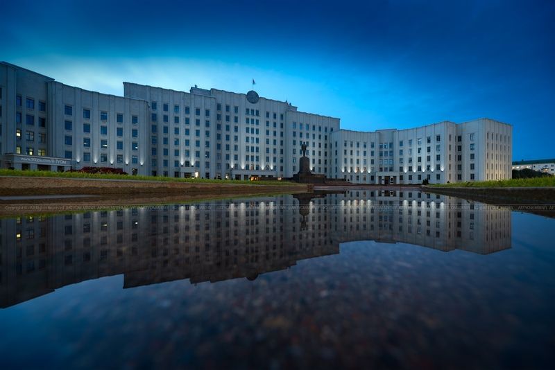 книга владыка моря, артем мирный, белоруссия, беларусь, искусство, art, artyom mirniy, belarus, городской пейзаж, отражение, администрация Дом Советов. Город Могилёв (Беларусь)photo preview