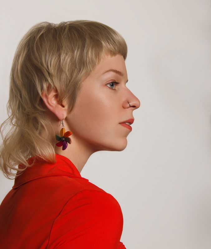 Женский портрет, портрет, красный цвет, короткая стрижка, red colour, shorthair, female portrait  Red Colourphoto preview