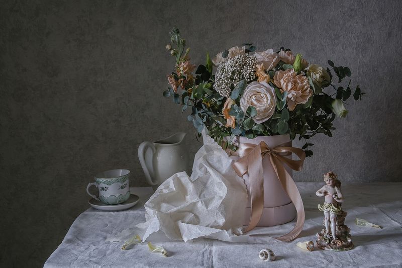 натюрморт, фарфор, цветы, статуэтка Для милых женщинphoto preview