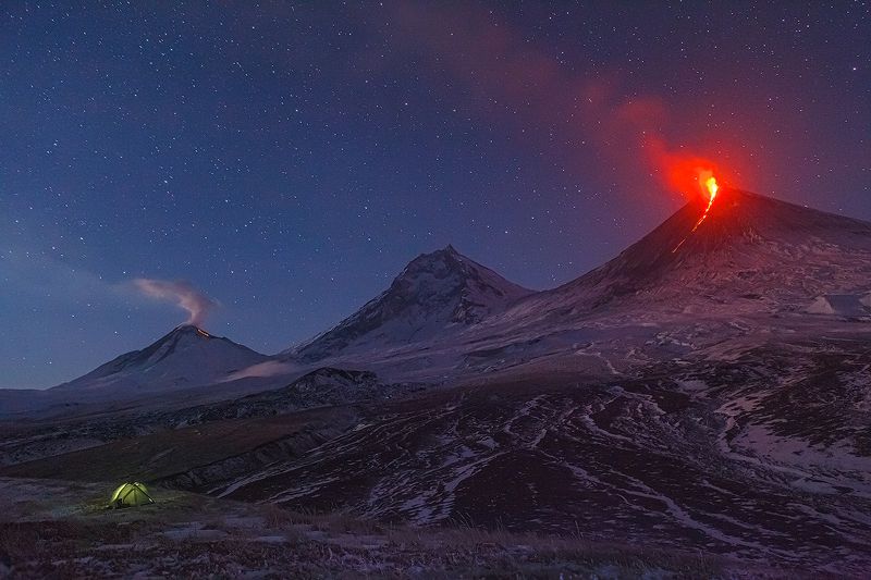 Камчатка, вулкан, извержение, природа, путешествие, фототур, пейзаж, лава, рассвет, звезды Два потокаphoto preview