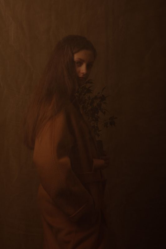 Девушка портрет фотопортрет искоса photo preview