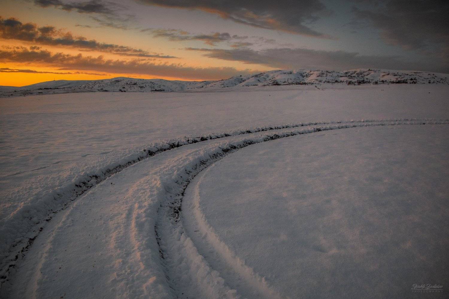 Snowy evening. Автор: ირაკლი დოლიძე snow, winter, sunset, photography, outdoor, evening, landscape, colors, ირაკლი დოლიძე
